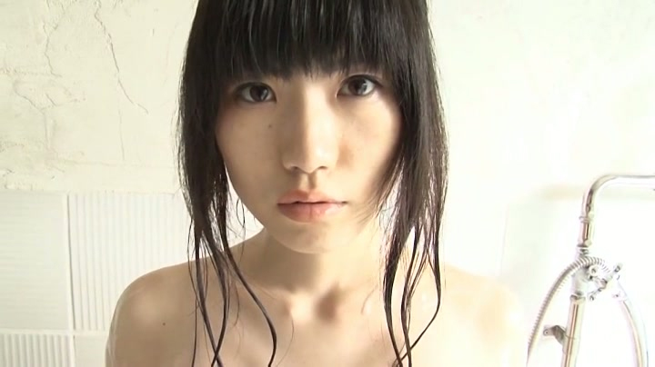 Hot Giapponese bambola del sesso Kiyomiya Asahi prende doccia davanti al suo webcam