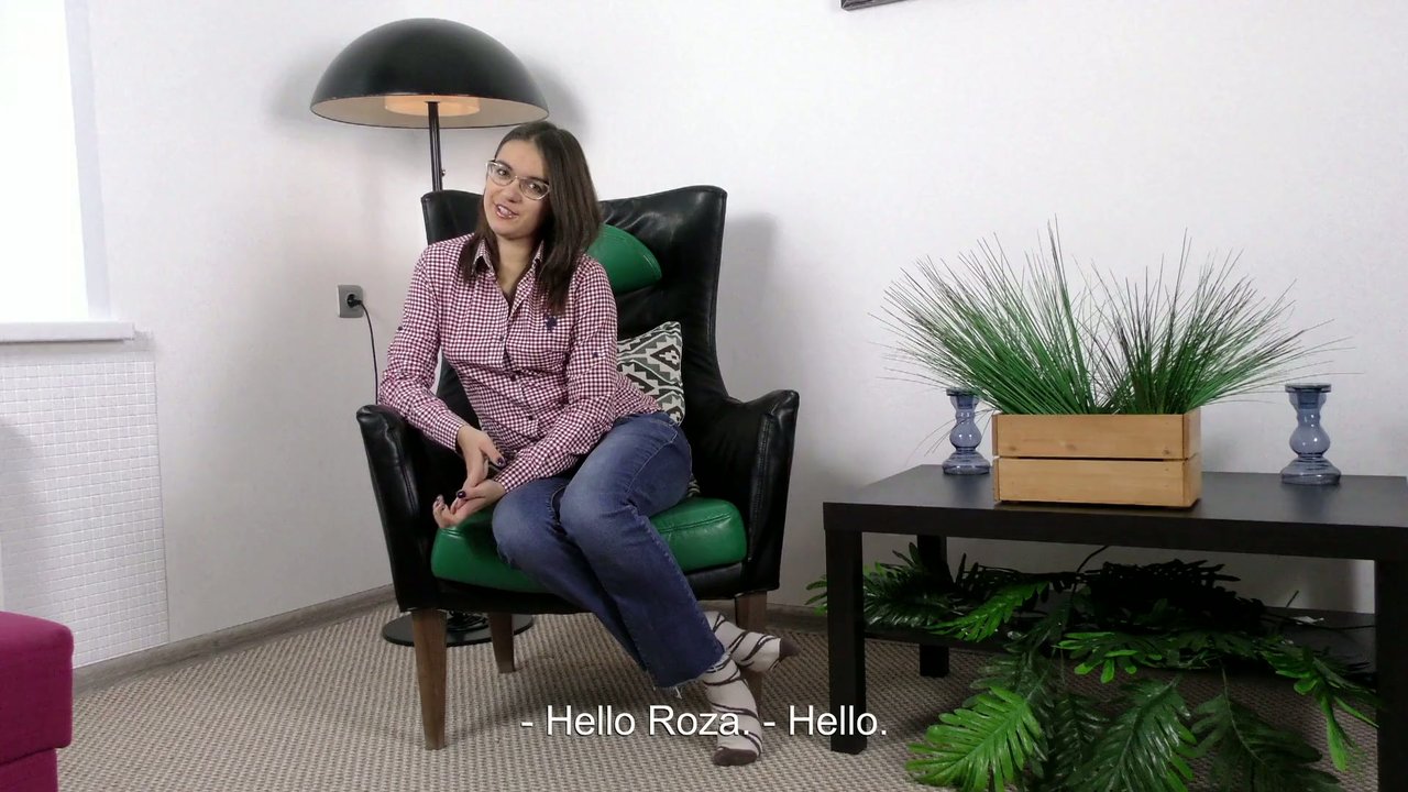Uno più fresco e giovane calda Roza Esposito in steamy defloration video